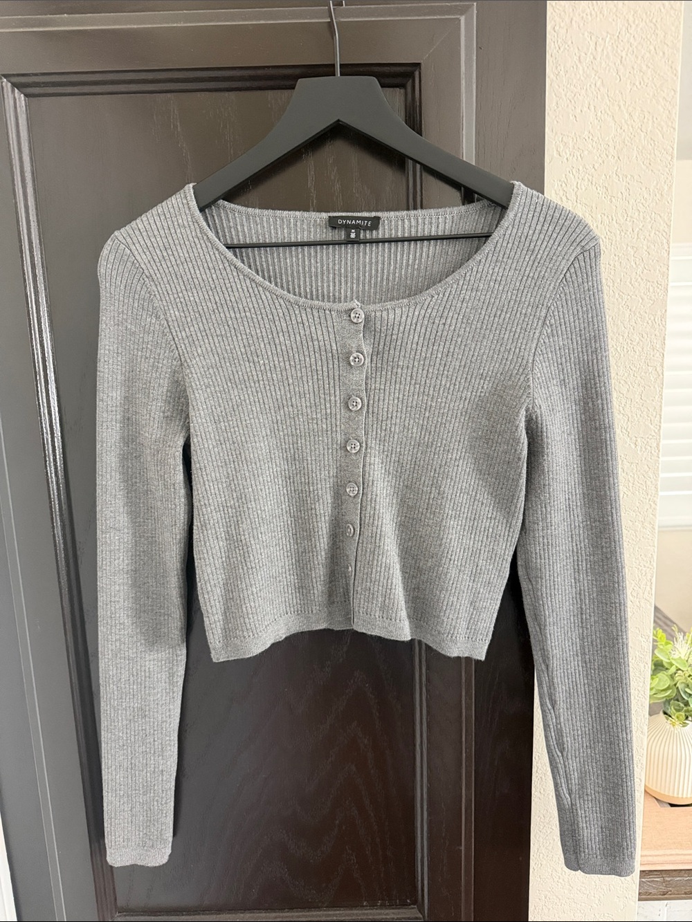 Dynamite Gray Ribbed Button-Front Long Sleeve Crop Top